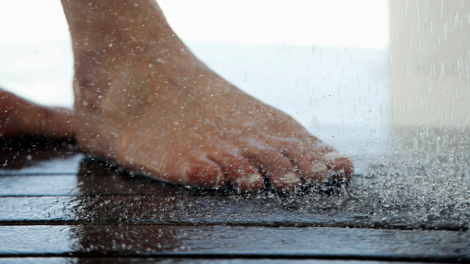 12 Inspired Outdoor Shower Floor Ideas for a Serene Backyard Retreat