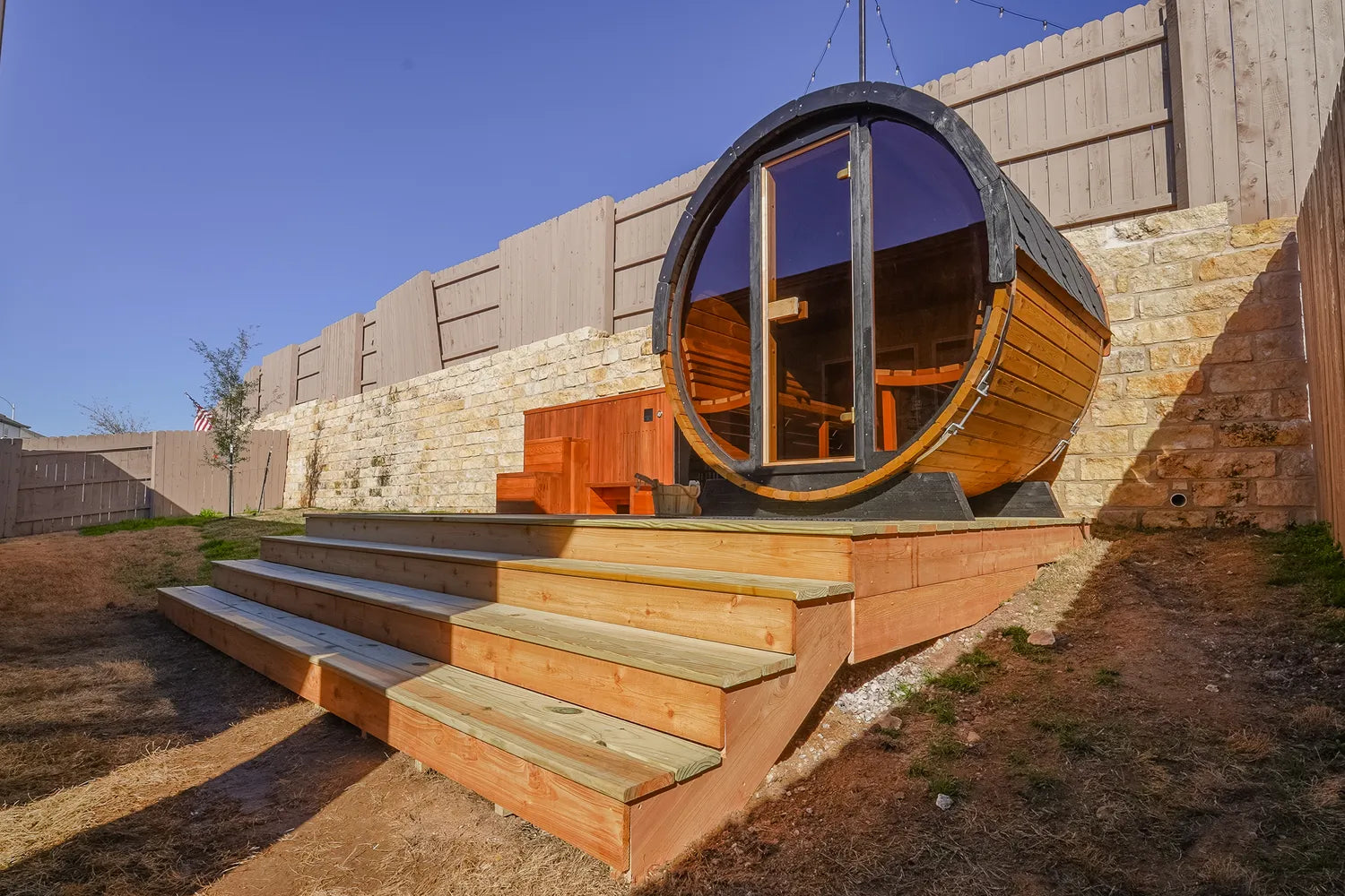 Outdoor barrel sauna from the current SweatDecks catalog